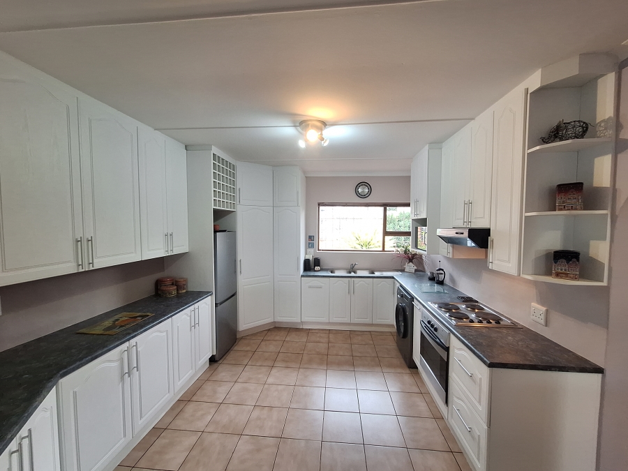 3 Bedroom Property for Sale in Wavecrest Eastern Cape